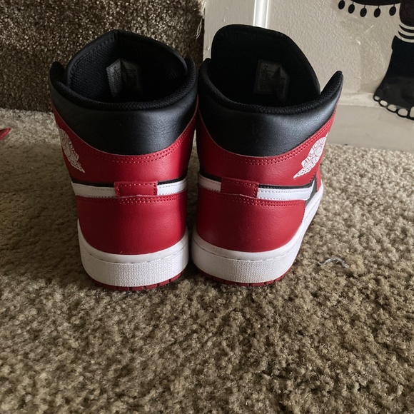 Retro Jordan 1 - Picture 3 of 3